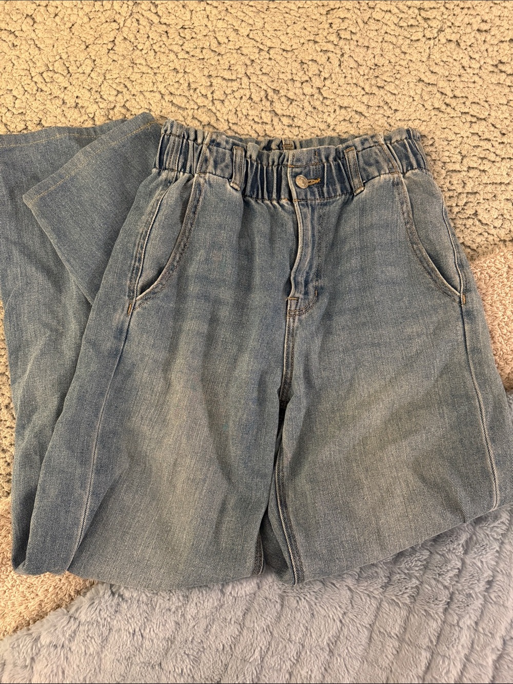 Light Washed Blue Elastic Waist Women’s Jeans